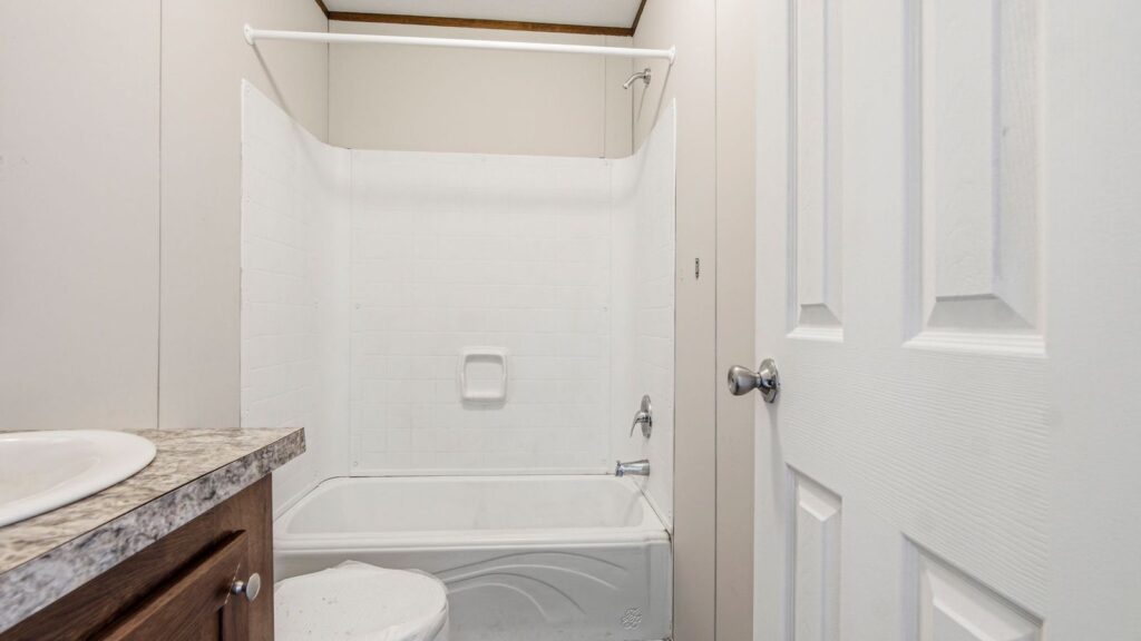 10-3Bedrooms-2Baths-1216sqft-76-x-16-Windzone-2-Land-and-Home