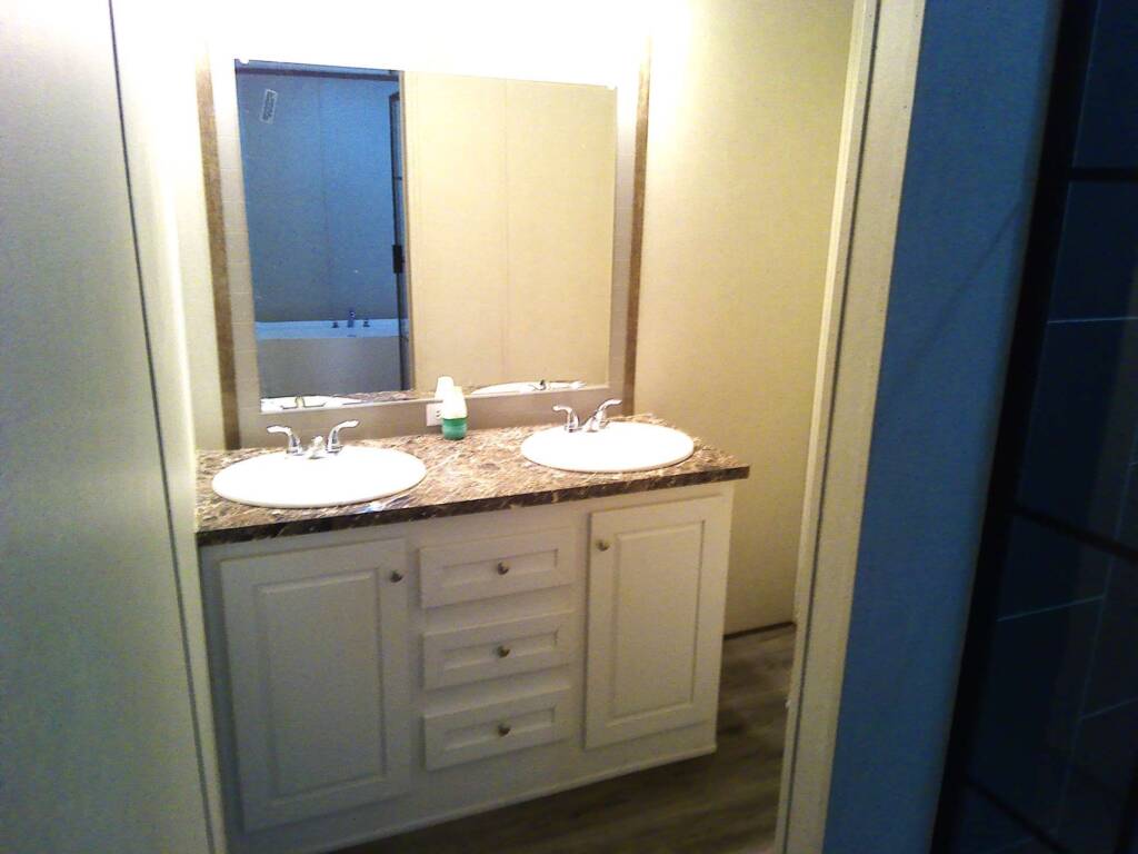 11-3-Bedrooms-2-Baths-1216sqft-76-x-16-1024×768