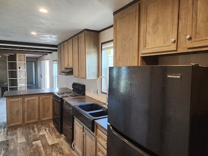 12-3Beds-2Baths-1216sqft-76-x-16