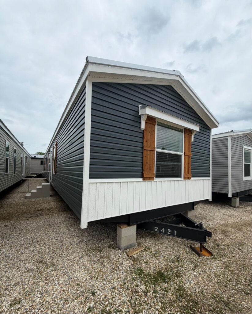 3 Bedrooms Mobile Homes Online